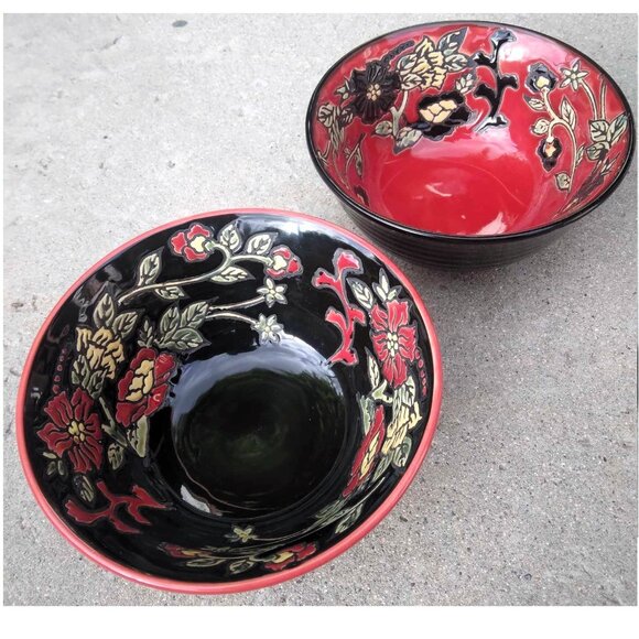 2 Chinese Famille Rose (Black and Red) Interior Enameled Porcelain Bowls - Picture 3 of 10